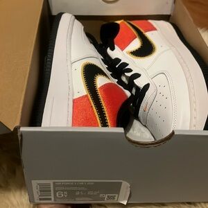 Nike Air Force 1 LV8 Raygun